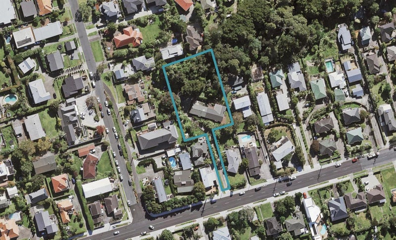 2/16 Pupuke Road, Hillcrest, Auckland - Carousel 1