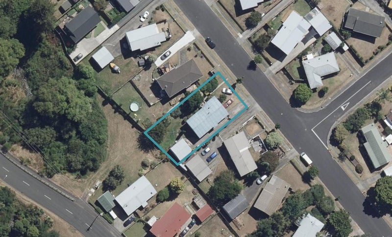 9 Riley Place, Fitzroy, Hamilton - Carousel 1