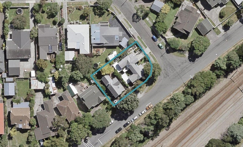2/2 Ngaio Crescent, Woburn, Lower Hutt - Carousel 1