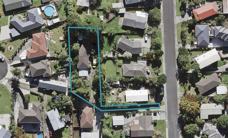 17 Finlow Drive, Te Atatu South, Auckland - Carousel 1