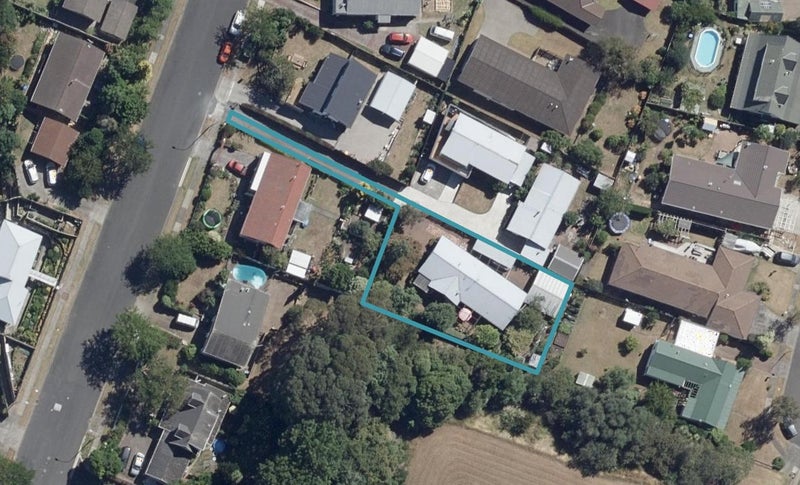 27 Pohutukawa Drive, Pukete, Hamilton - Carousel 1
