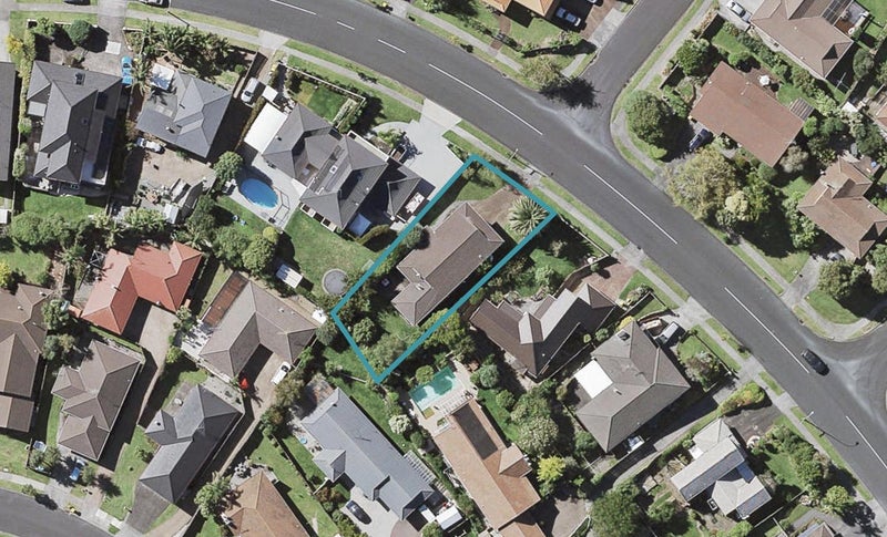 22 Lexington Drive, Botany Downs, Auckland - Carousel 1