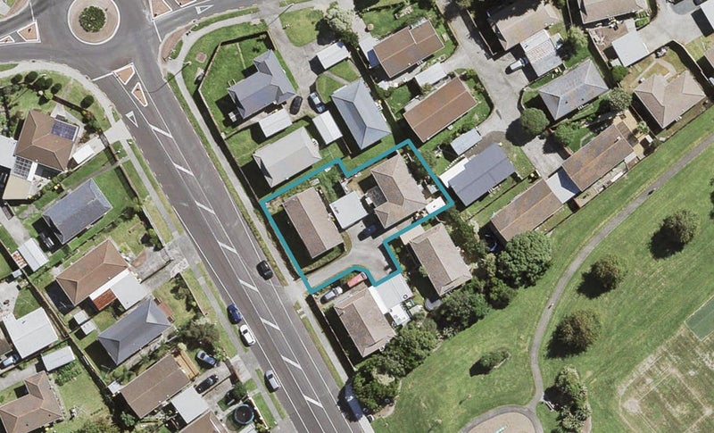 1/203 Waitemata Drive, Ranui, Auckland - Carousel 1
