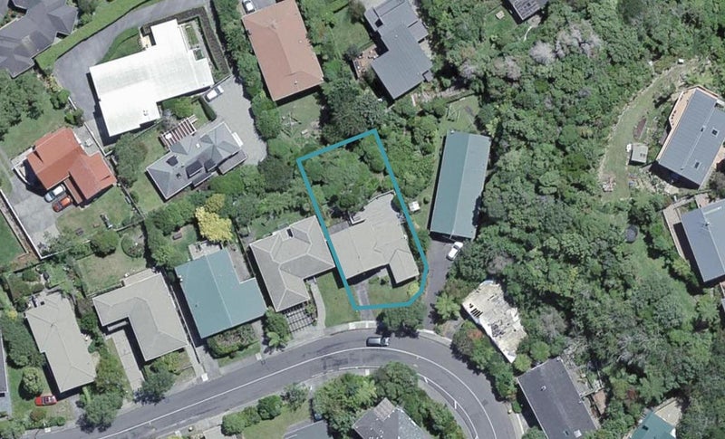 15 Woodhouse Avenue, Karori, Wellington - Carousel 1