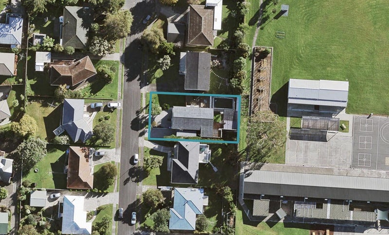 9 Hibiscus Place, Hillsborough, Auckland - Carousel 1