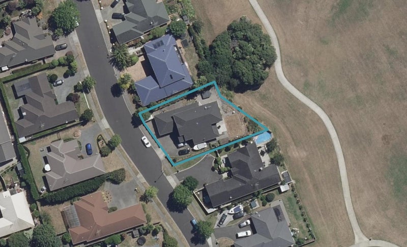 6 Gavin Heights, Rototuna, Hamilton - Carousel 1