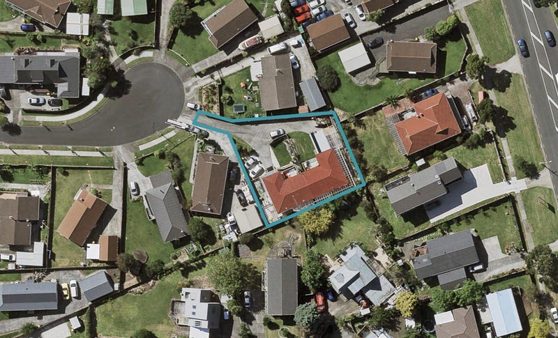 2/9 Kepler Place, Clover Park, Auckland - Carousel 1