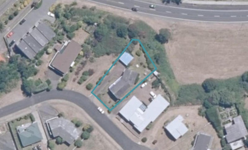 18 Hinerau Grove, Waipahihi, Taupo - Carousel 1