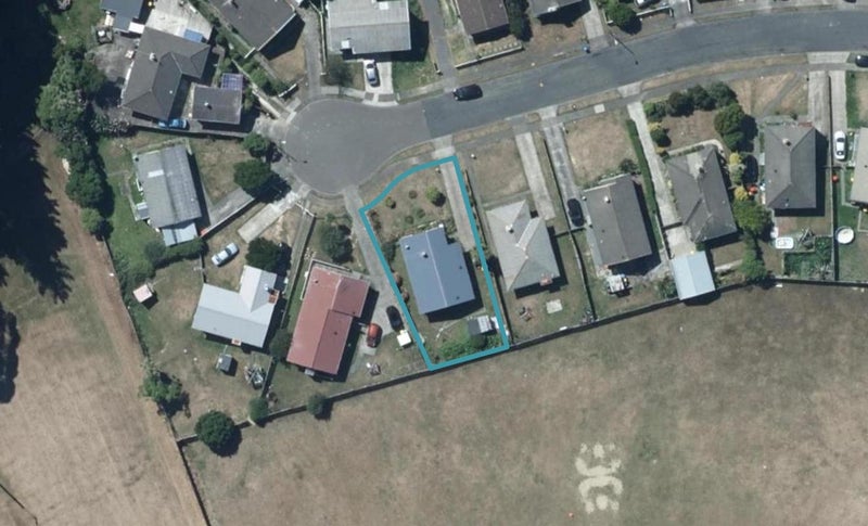 21 Bellona Place, Cannons Creek, Porirua - Carousel 1