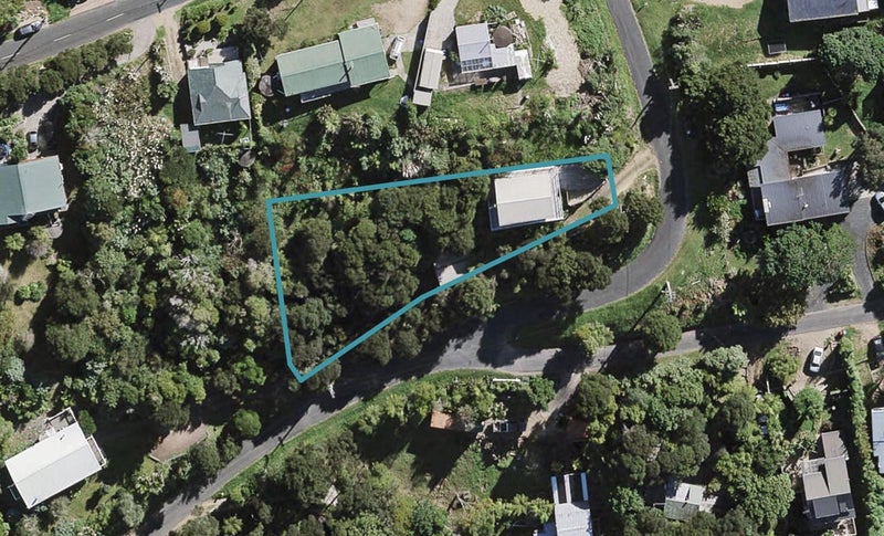 31 Beresford Avenue, Surfdale, Waiheke Island - Carousel 1