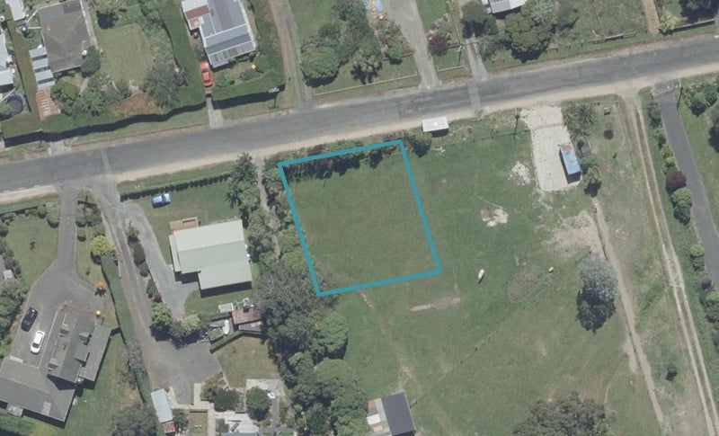 12 Bay Road, PURAKAUNUI - Carousel 1
