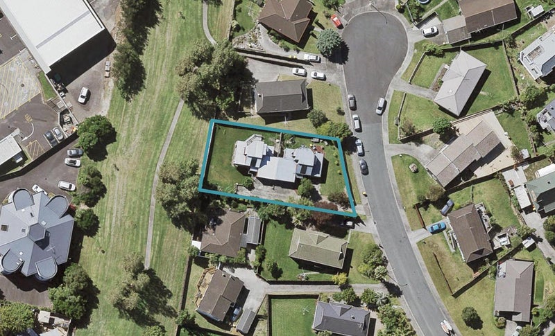 1/10 Altair Place, Windsor Park, Auckland - Carousel 1