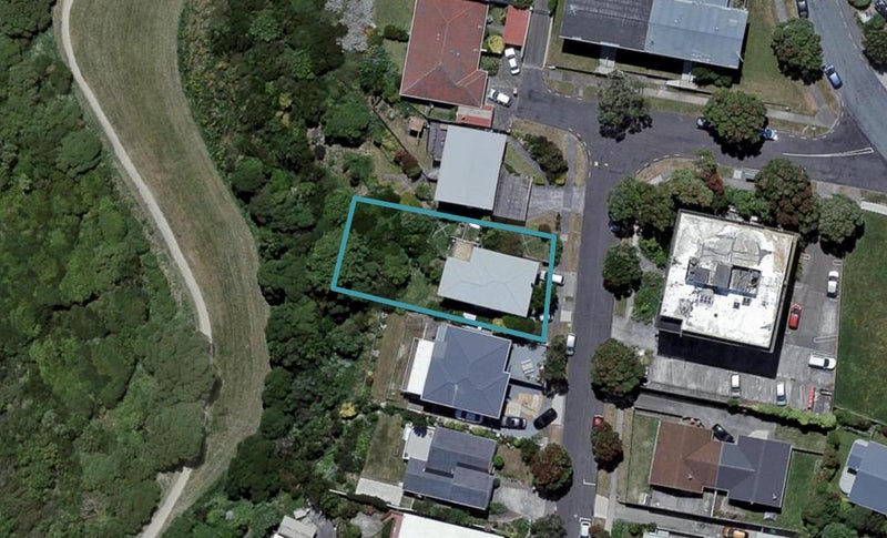 16 Duchess Place, Maupuia, Wellington - Carousel 1