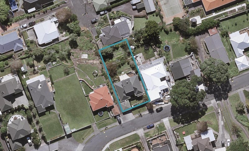 16 Lismore Street, Strandon, New Plymouth - Carousel 1