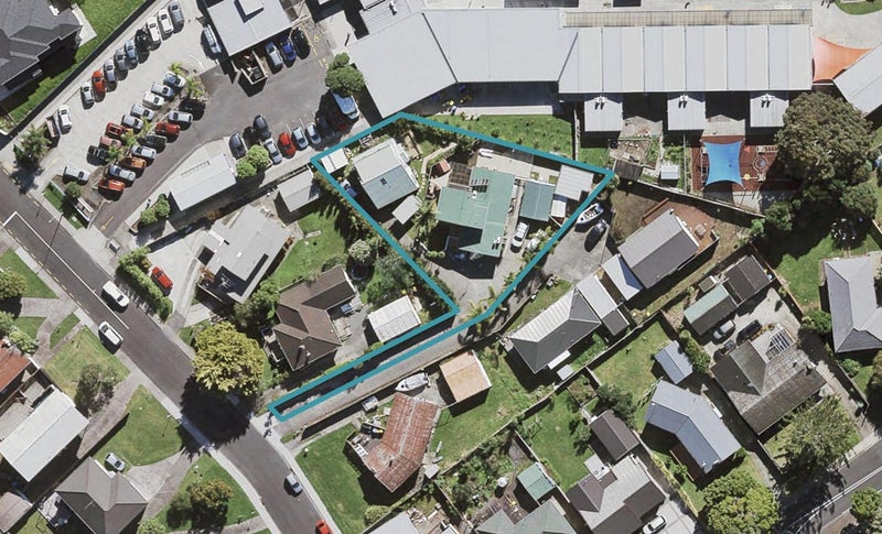 2/7 Compton Street, Hillcrest, Auckland - Carousel 1