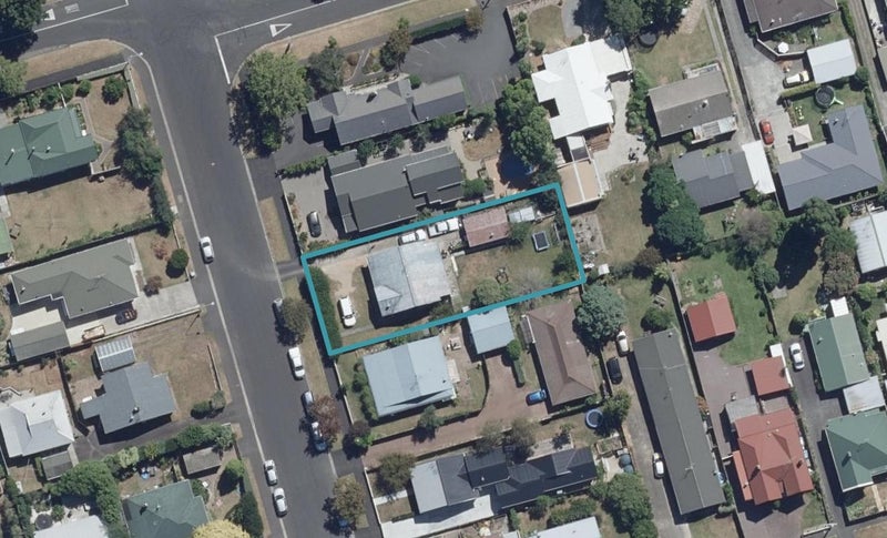 23 Bond Street, Hamilton East, Hamilton - Carousel 1