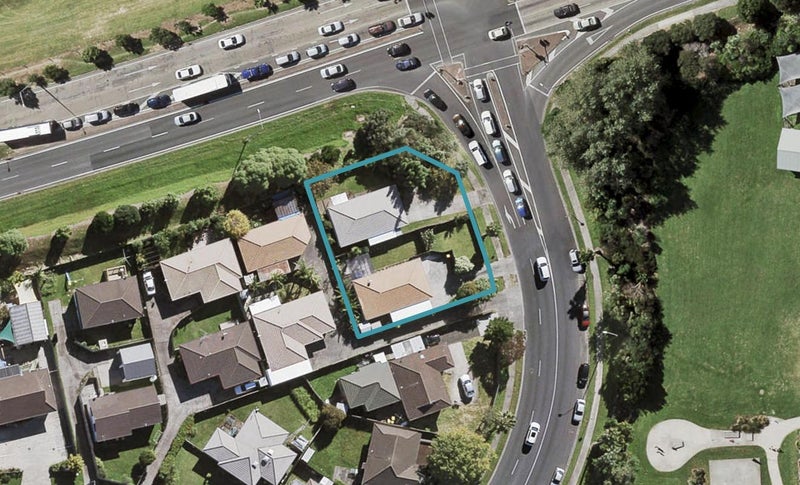 1/1 Caribbean Drive, Unsworth Heights, Auckland - Carousel 1