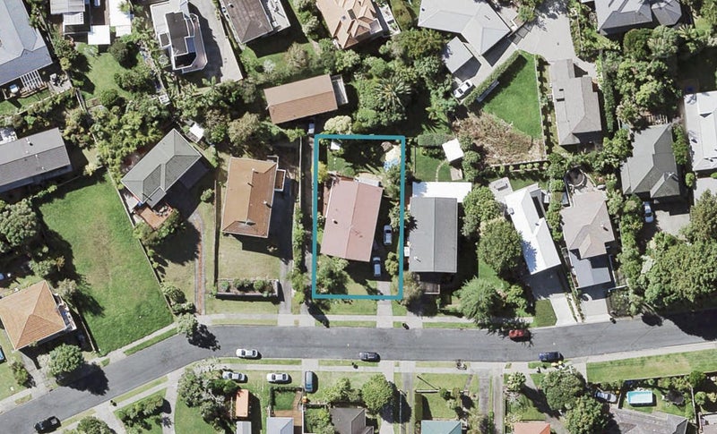 21 Wyoming Avenue, Murrays Bay, Auckland - Carousel 1