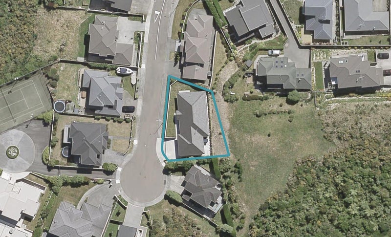 2 Boronia Grove, Maungaraki, Lower Hutt - Carousel 1