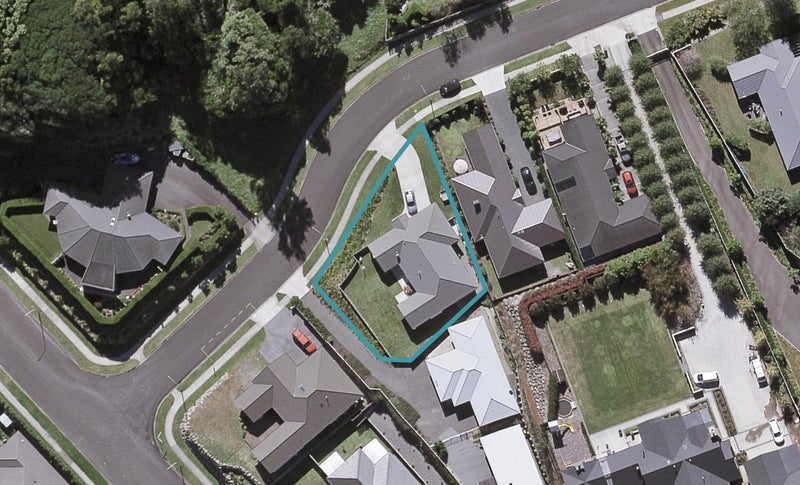 17 Adam Lile Drive, Highlands Park, New Plymouth - Carousel 1