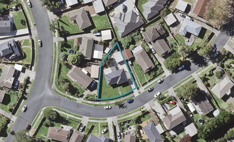 4 Darren Crescent, Half Moon Bay, Auckland - Carousel 1