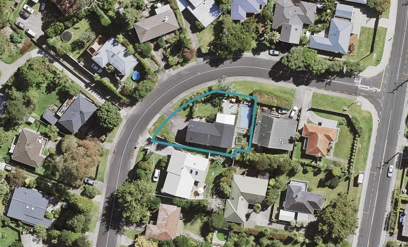 4 Daffodil Street, Titirangi, Auckland - Carousel 1