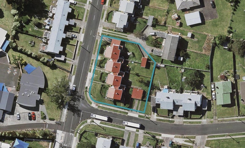 9 Pearl Baker Drive, Ōtara, Auckland - Carousel 1