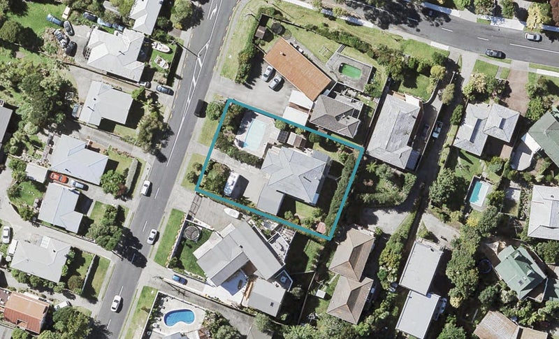 136 Arran Road, Browns Bay, Auckland - Carousel 1
