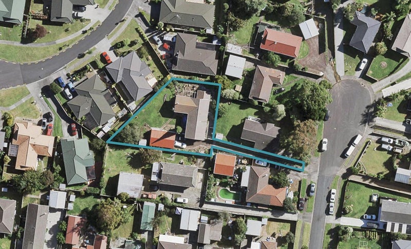 8 Crispian Place, Weymouth, Auckland - Carousel 1