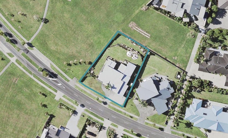 15 Intrepid Crescent, Beachlands, Auckland - Carousel 1