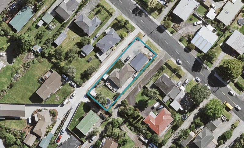91 Awaroa Road, Sunnyvale, Auckland - Carousel 1