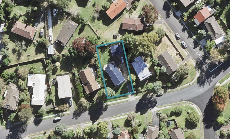 13 Topliss Drive, Northcross, Auckland - Carousel 1