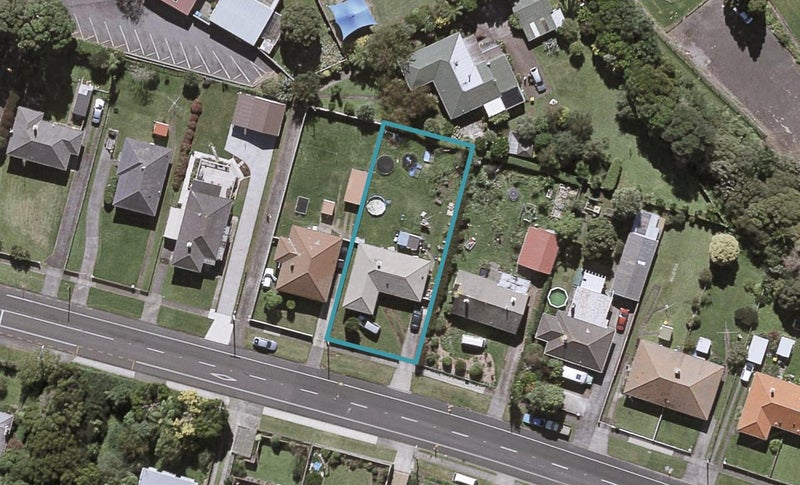 84 Omata Road, Marfell, New Plymouth - Carousel 1