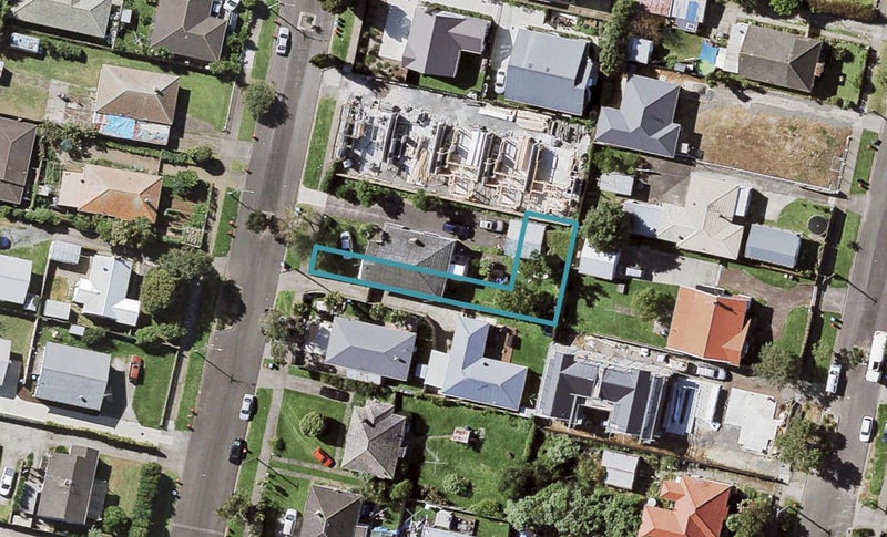 14E Ropata Avenue, Point England, Auckland - Carousel 1