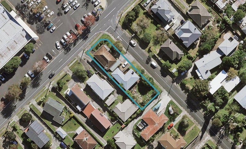2/1 Deuxberry Avenue, Northcote, Auckland - Carousel 1