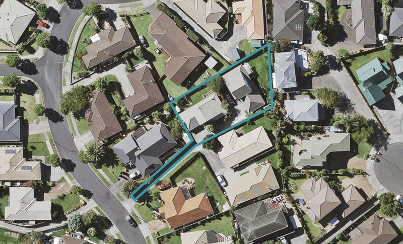 1/9 Bernie Edwards Place, Botany Downs, Auckland - Carousel 1
