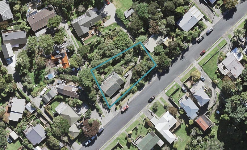 33 Island Bay Road, Beach Haven, Auckland - Carousel 1