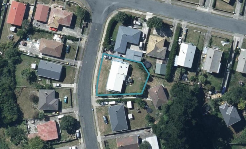 3 Sasanof View, Ascot Park, Porirua - Carousel 1