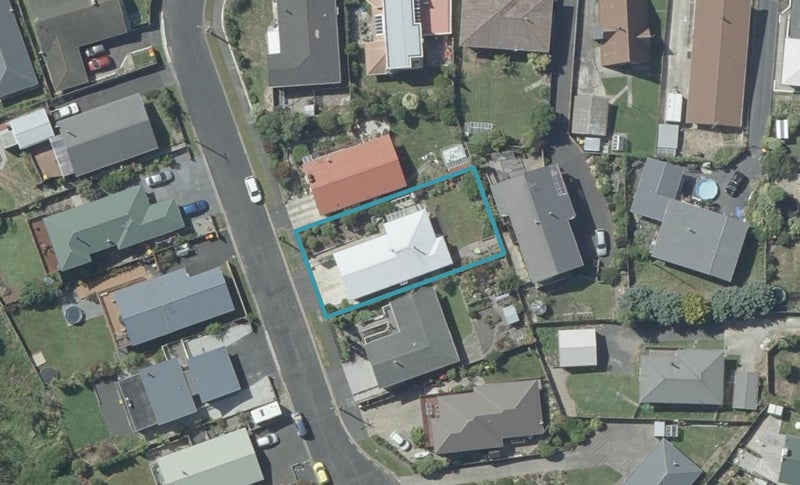 18 Clariton Avenue, Green Island, Dunedin - Carousel 1