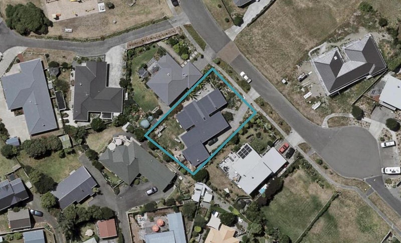 28 Pharazyn Avenue, Waikanae Beach, Waikanae - Carousel 1