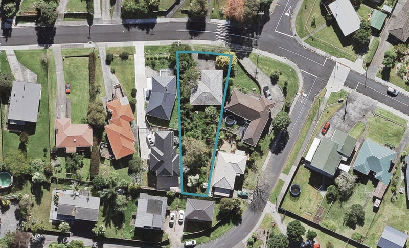 25 Divich Avenue, Te Atatu South, Auckland - Carousel 1