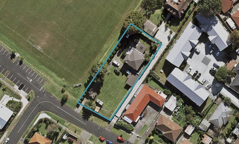 11 Kingswood Road, Papatoetoe, Auckland - Carousel 1