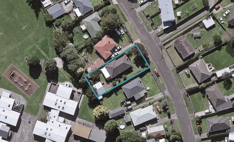 18 Miro ST, Merrilands, New Plymouth - Carousel 1
