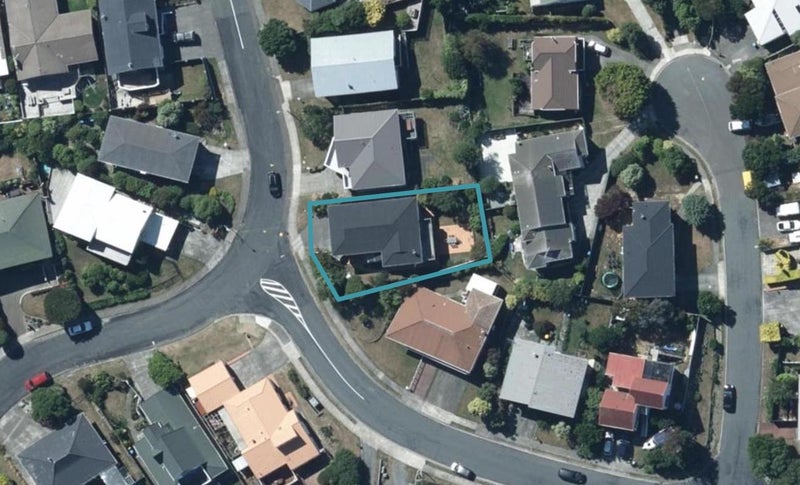 7 Truro Road, Camborne, Porirua - Carousel 1