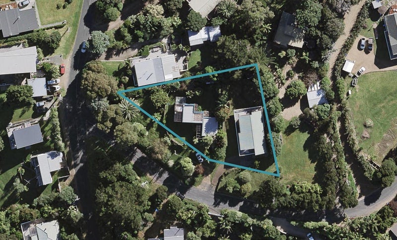 1/2 Giles Road, Waiheke Island, Auckland - Carousel 1