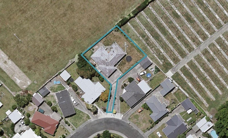 225 Sunnybank Crescent, Camberley, Hastings - Carousel 1