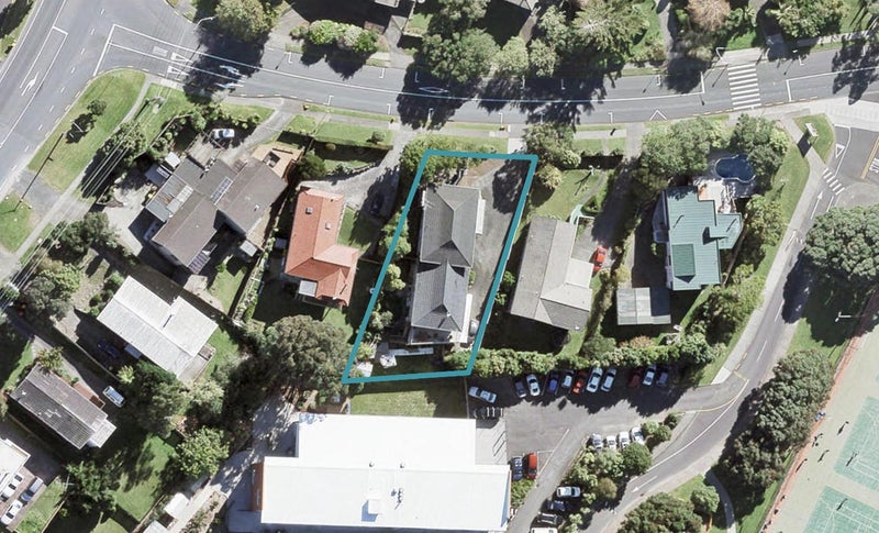 2/4 Sartors Avenue, Northcross, Auckland - Carousel 1