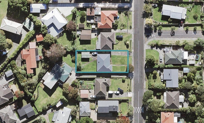 21 Taupo Street, Green Bay, Auckland - Carousel 1