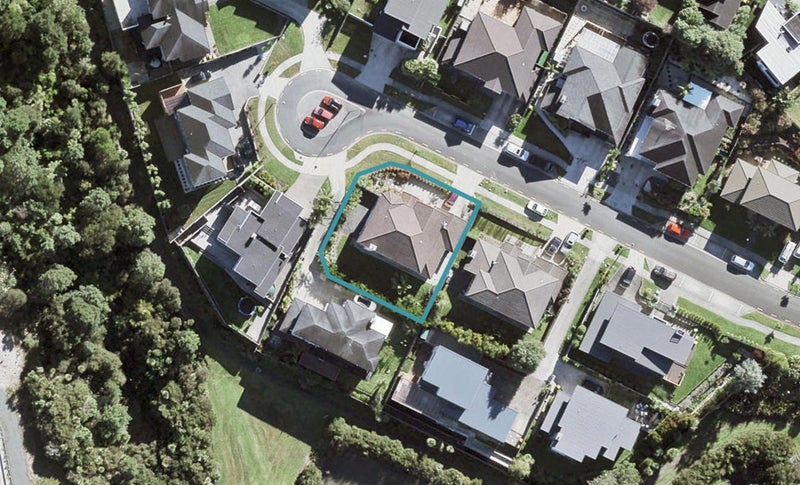 14 Lakeridge Close, Northcross, Auckland - Carousel 1