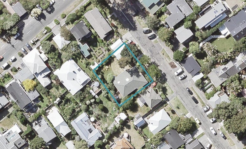 12 Nikau Street, Eastbourne, Lower Hutt - Carousel 1